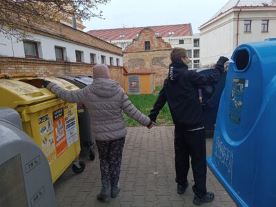 Handicapovaní a žáci spec. škol, 3. místo, Kateřina D., "Třídíme odpad"